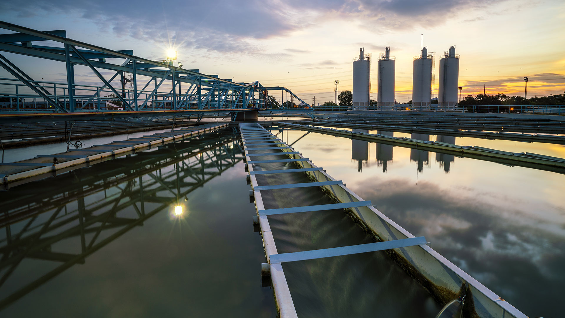 Wasseraufbereitungsanlage, Ökosystem, Abwasser, Wasserrecycling, Wasseraufbereitung oder Umweltindustriekonzept