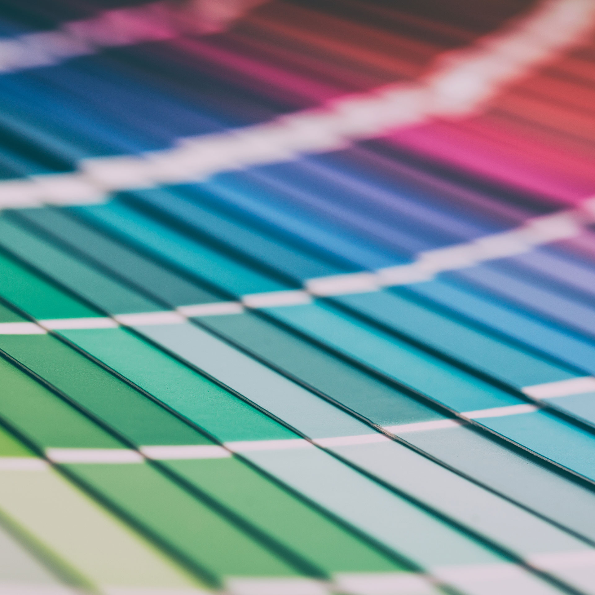 Offener Pantone-Farbmusterkatalog für die Farbkalibrierung