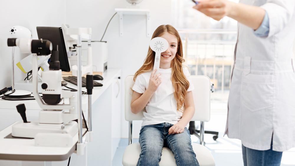 Zunehmende Kurzsichtigkeit bei Kindern und Jugendlichen: Ursachen, Prävention und Behandlung