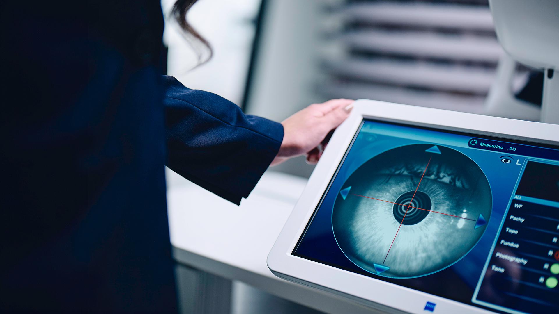 Beratung am ZEISS VISUREF 1000
