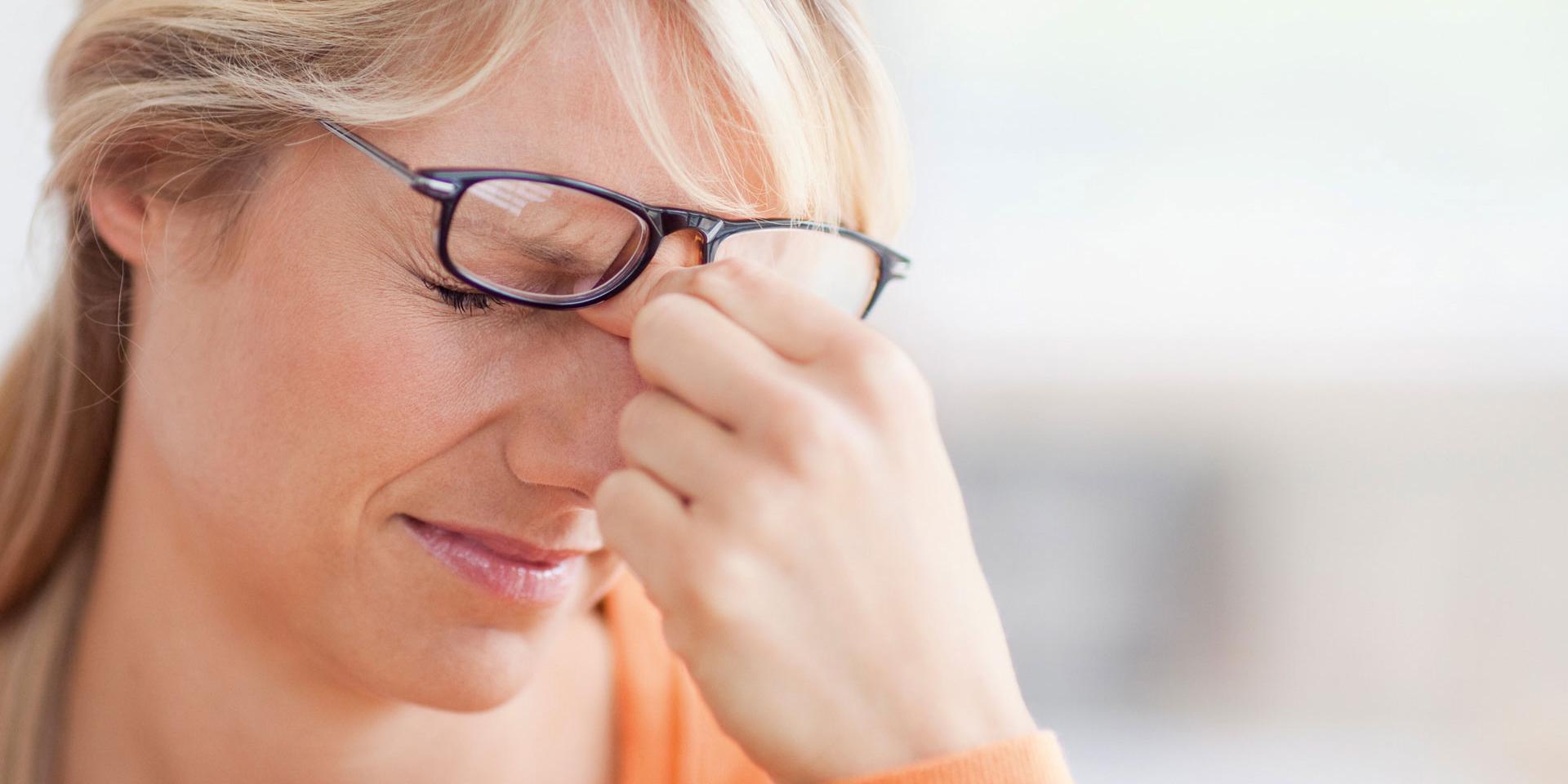 Kann die falsche Brille oder schlechtes Licht den Augen schaden?