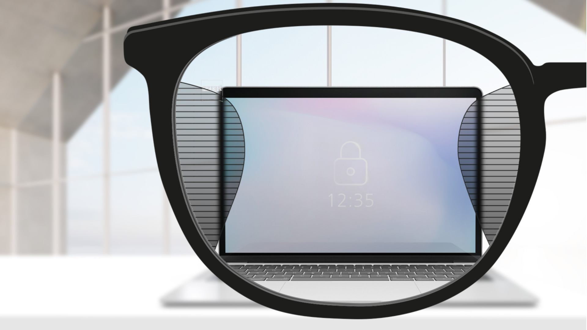 Abbildung mit Blick durch ein ZEISS Arbeitsplatz-Brillenglas. Durch das Brillenglas sieht man in der Mitte einen Computer-Bildschirm und links und rechts sind geringe unscharfe Flächen zu sehen.