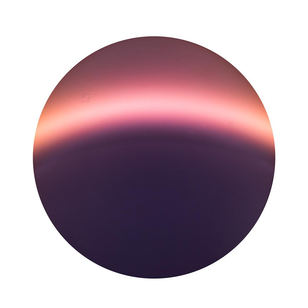 Farbbeispiel eines Brillenglases mit der für schlechte Lichtverhältnisse geeigneten Spicy-Red-Tönung. 