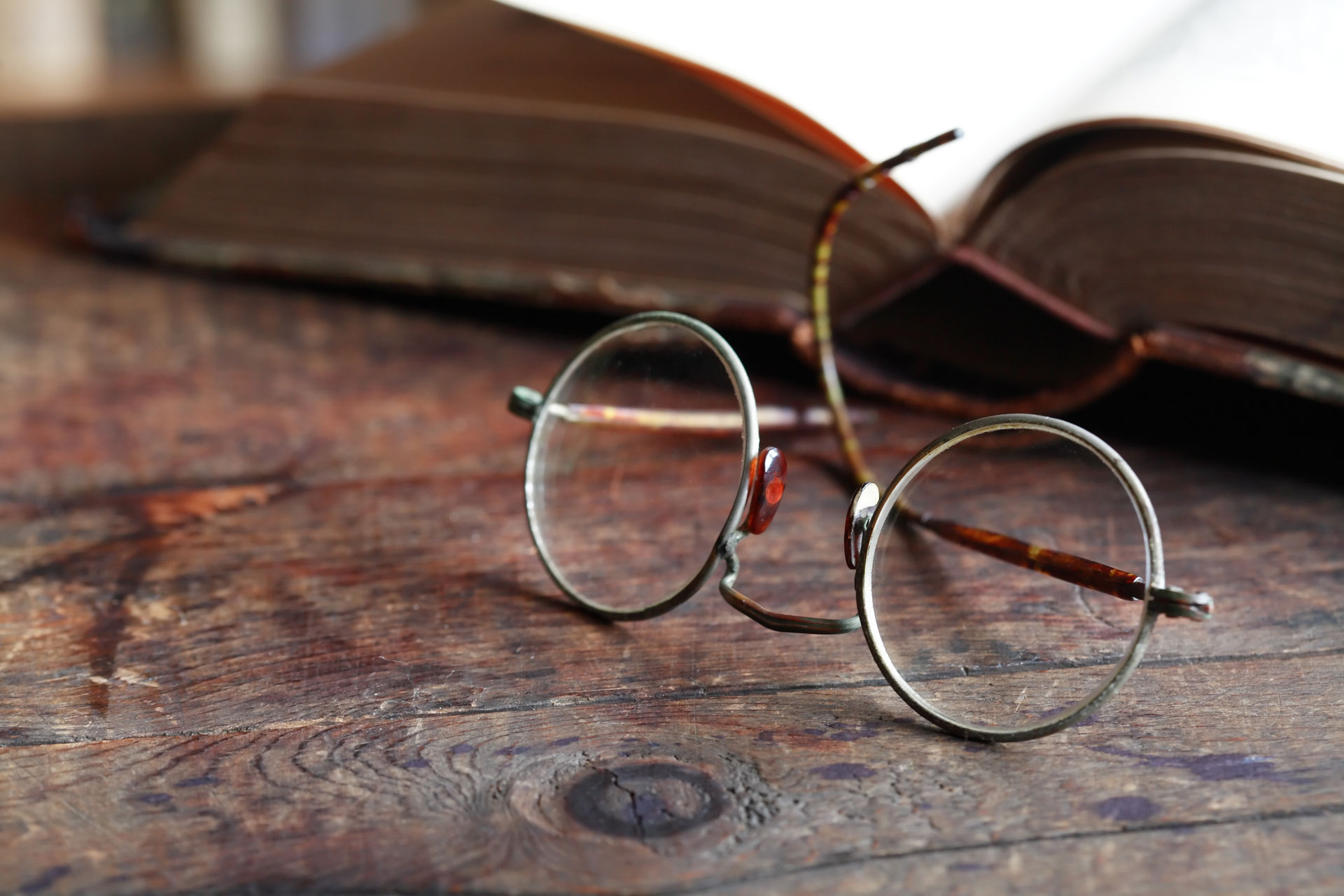 Stellung arabische brille Arabische Brille: