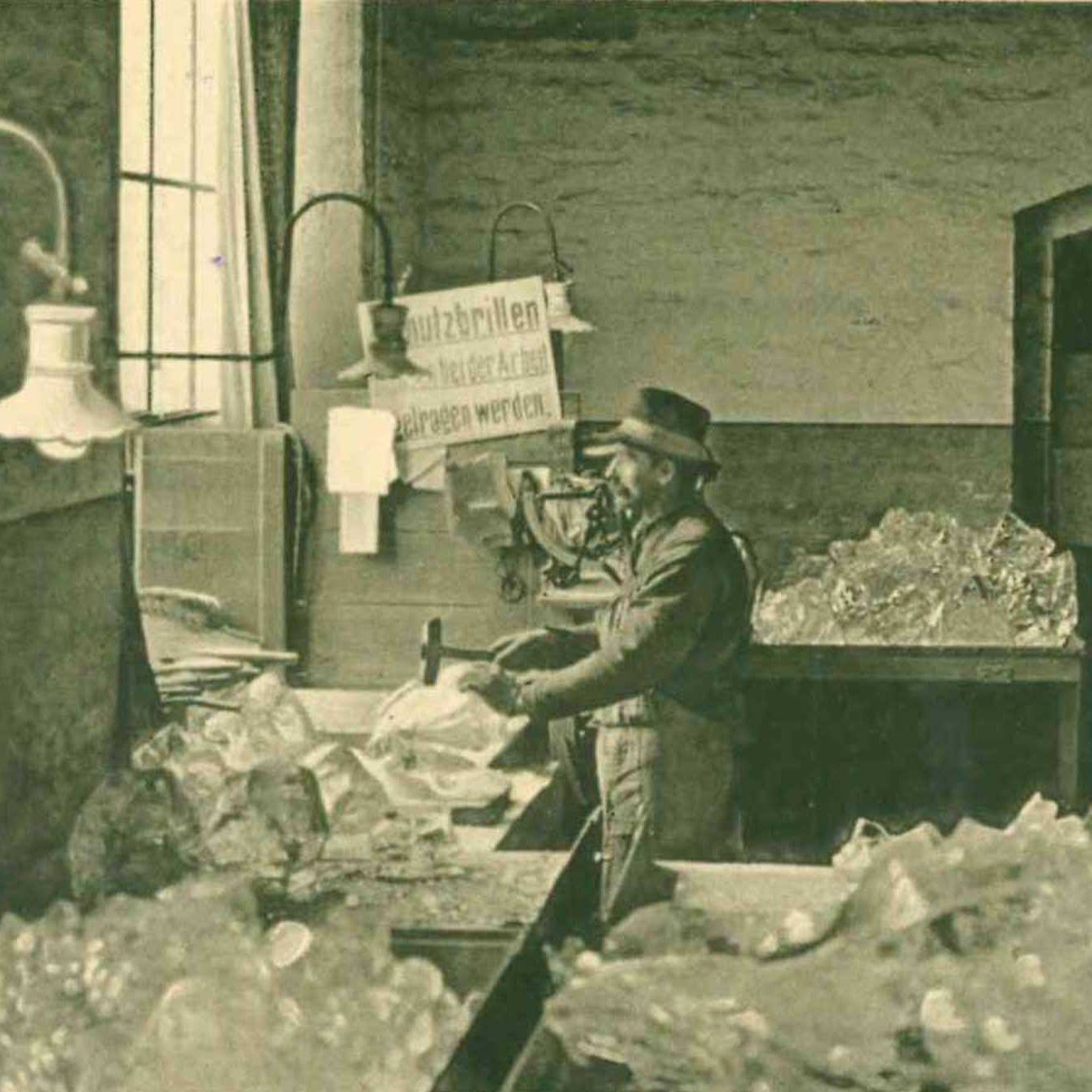 Zurichtung des optischen Rohglases (Foto: SCHOTT Archiv).