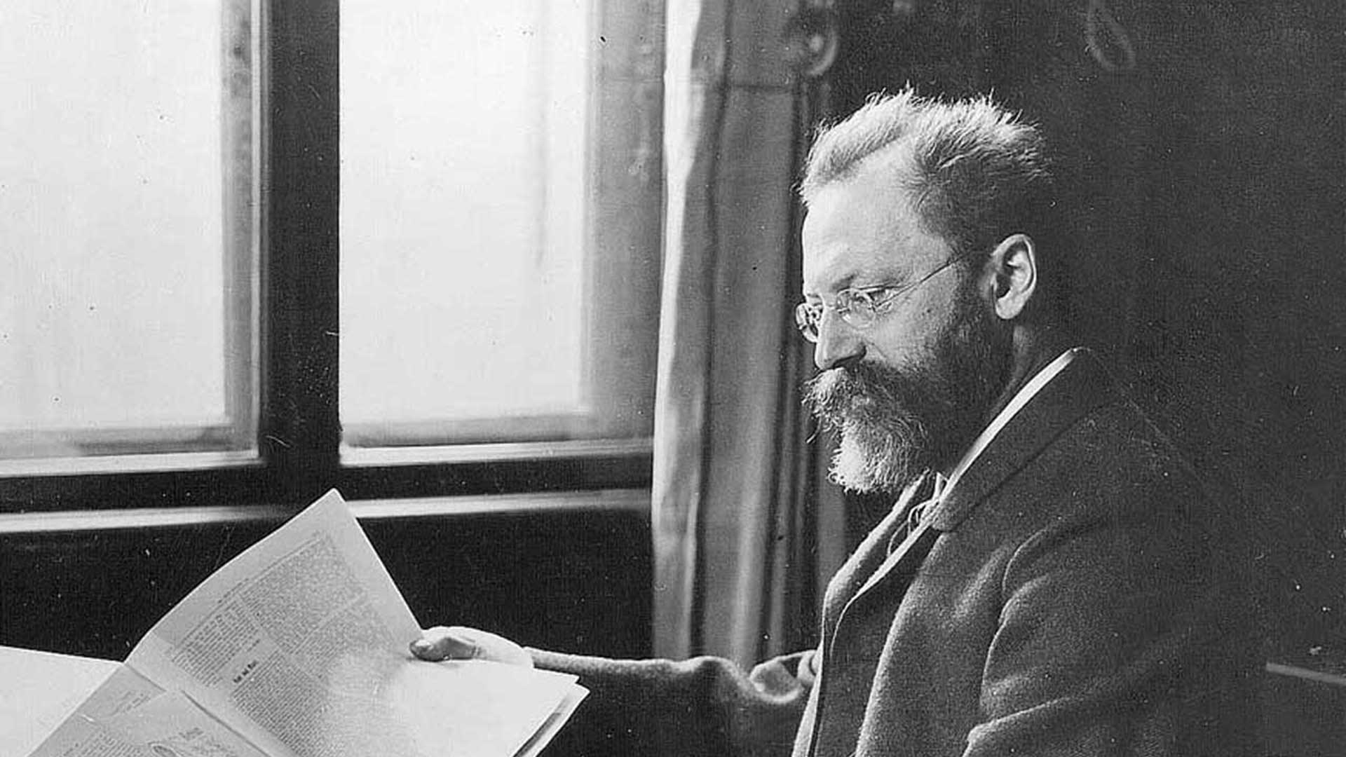 Der Physiker Prof. Dr. Siegfried Czapski (1861-1907) war die rechte Hand Abbes. Er wurde auch dessen Nachfolger. Vor allem auf dem Gebiet der Fernrohre setzte er Maßstäbe.