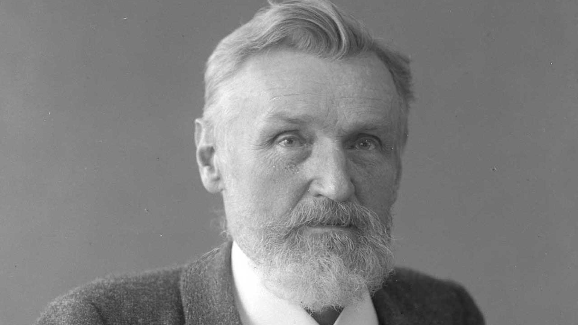 Richard Schüttauf (1861-1926) begann als wissenschaftlicher Rechner in der Photo-Abteilung. Später wurde er Leiter des Photo-Labors und der Prüfstelle für Photo-Objektive.