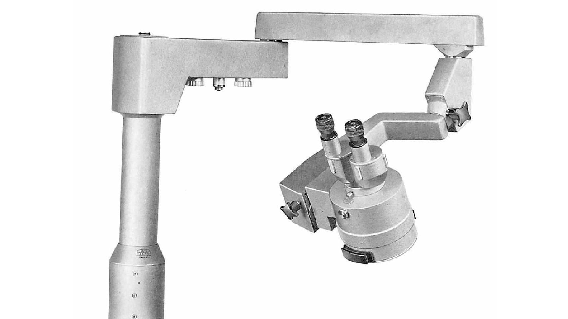 OPMI® 2, das erste Zoom-Mikroskop mit 5-fach-Zoomsystem; Doppelmikroskop nach Harms.