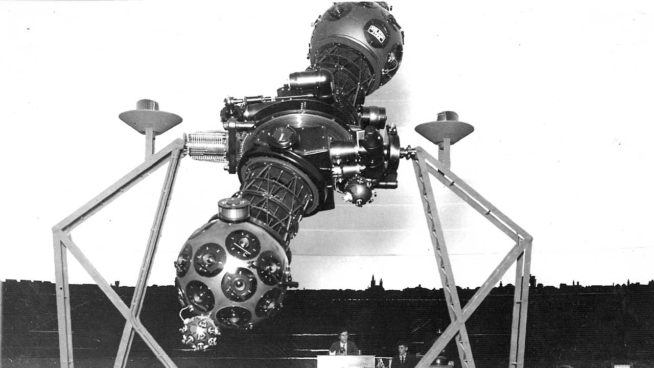 erstes, mit hantelförmigen Projektor (Modell II) ausgestatteten Planetarium in Wuppertal, 1926