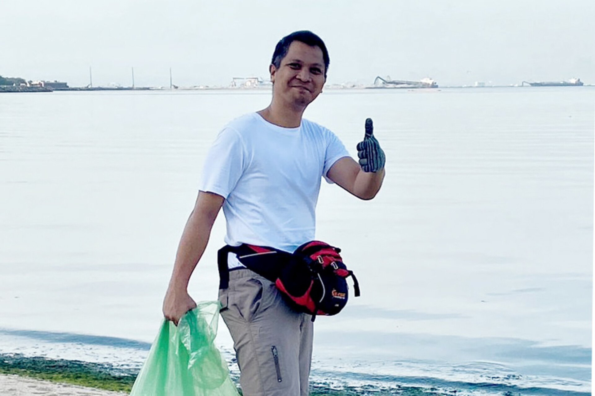 ZEISS Mitarbeitende auf den Philippinen sammeln Müll am Earth Day