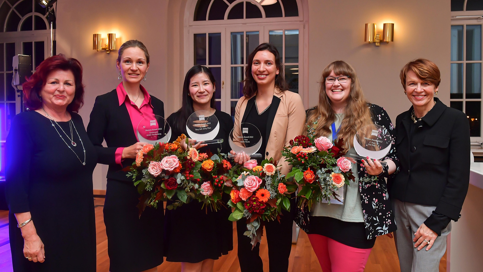 Mit dem ZEISS Women Award werden herausragende Studentinnen aus der Digital- und Informatikbranche ausgezeichnet, die kurz vor ihrem Abschluss stehen (vlnr: Viola Klein, Kristin Freudenberg, Thuy Linh Jenny Phan, Meike Nauta, Lisa Ihde, Elke Büdenbender).