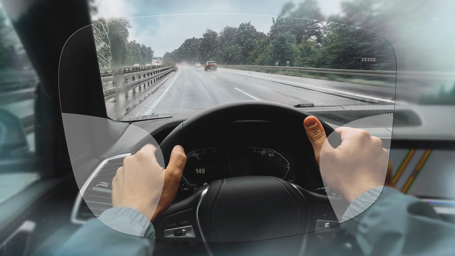 Darstellung von ZEISS DriveSafe Individual Gleitsichtgläsern. Die Abbildung zeigt den Blick durch die Gläser. 